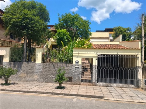 Casa à Venda
